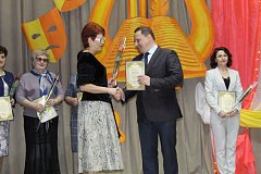 Живое общение с людьми  всегда должно быть в приоритете
