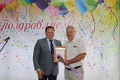 Полагаясь на опыт,  шагать в ногу со временем