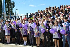 Торжественная линейка, посвященная празднику Последнего звонка прошла сегодня во всех школах Воскресенского района.
