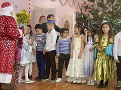 Школьники Синодского весело отметили Новый год