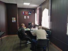 Глава района Денис Павлов встретился с мобилизованным участником СВО
