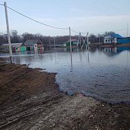 В селе Коморовка из-за разлива реки Терешки затопило дом
