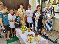ГАУ СО КЦСОН Воскресенского района провели мероприятие, посвященное Медовому спасу.