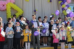 Последний звонок:  добрый и трогательный праздник
