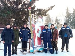 Красочное оформление площади –  дело рук умельцев