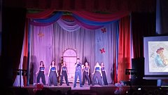 Лучший подарок мамам: Праздничный концерт в Районном Доме культуры