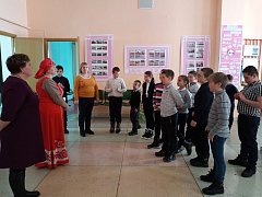 В Синодской сельской библиотеке  подготовлена книжная и журнальная выставка "Посмотри вокруг и удивись" 