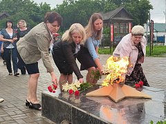 В День памяти и скорби по всей области зажигают свечи и возлагают цветы