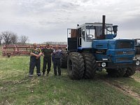 На этой недели аграрии активно приступили к покровному боронованию. 