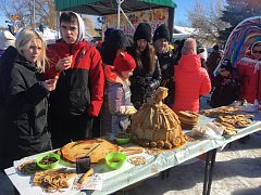 Всеобщее веселье  в честь проводов Зимы