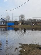 В селе Коморовка из-за разлива реки Терешки затопило дом