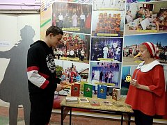 Приключение в Центральной библиотеке: Юные искатели сокровища в поисках старинной книги