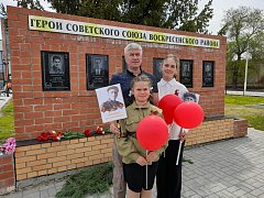 Нет в России семьи такой,  где б не памятен был свой герой!