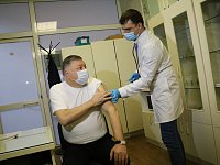 Александр Романов ревакцинировался от коронавирусной инфекции