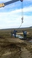 Глава КФХ организовал механизаторов на восстановление плотины