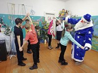 Для ребят из Биктимировки провели игровую новогоднюю программу