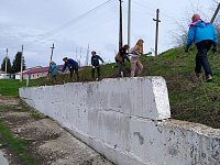 20 апреля прошла очередная волна по уборке мусора и наведению санитарного порядка на улицах райцентра