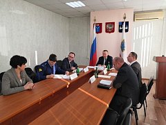 Федеральный инспектор по Саратовской области провёл приём граждан в администрации Воскресенского района