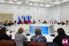 Губернатор поблагодарил саратовских активисток за помощь фронту