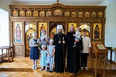 Митрополит Игнатий наградил многодетных жен священнослужителей