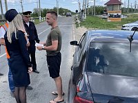 Продолжается профилактическая работа по привлечению внимания к проблемам безопасности на железнодорожных переездах.