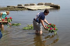 Нашу память не стереть с годами..
