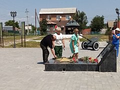Нашу память не стереть с годами..