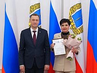 Губернатор поблагодарил саратовских активисток за помощь фронту