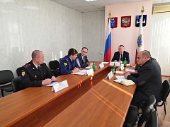 Федеральный инспектор по Саратовской области провёл приём граждан в администрации Воскресенского района