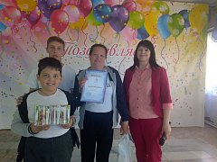 В Районном Доме культуры состоялась спортивно-игровая программа "Мама, папа,я -спортивная семья!"