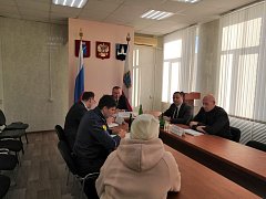 Федеральный инспектор по Саратовской области провёл приём граждан в администрации Воскресенского района