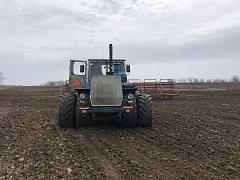На этой недели аграрии активно приступили к покровному боронованию. 