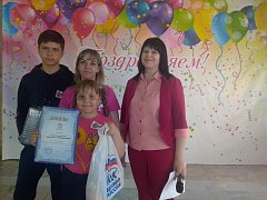 В Районном Доме культуры состоялась спортивно-игровая программа "Мама, папа,я -спортивная семья!"