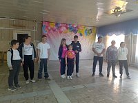 В Районном Доме культуры состоялась спортивно-игровая программа "Мама, папа,я -спортивная семья!"