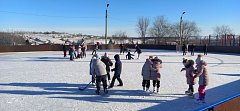 Каток на территории Воскресенской школы работает для всех желающих