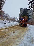 Обработка дорог и тротуаров после ледяного дождя: меры предосторожности в Воскресенском районе